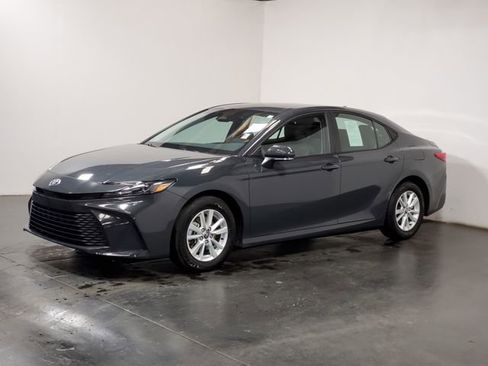 Used 2025 Toyota Camry LE image 5