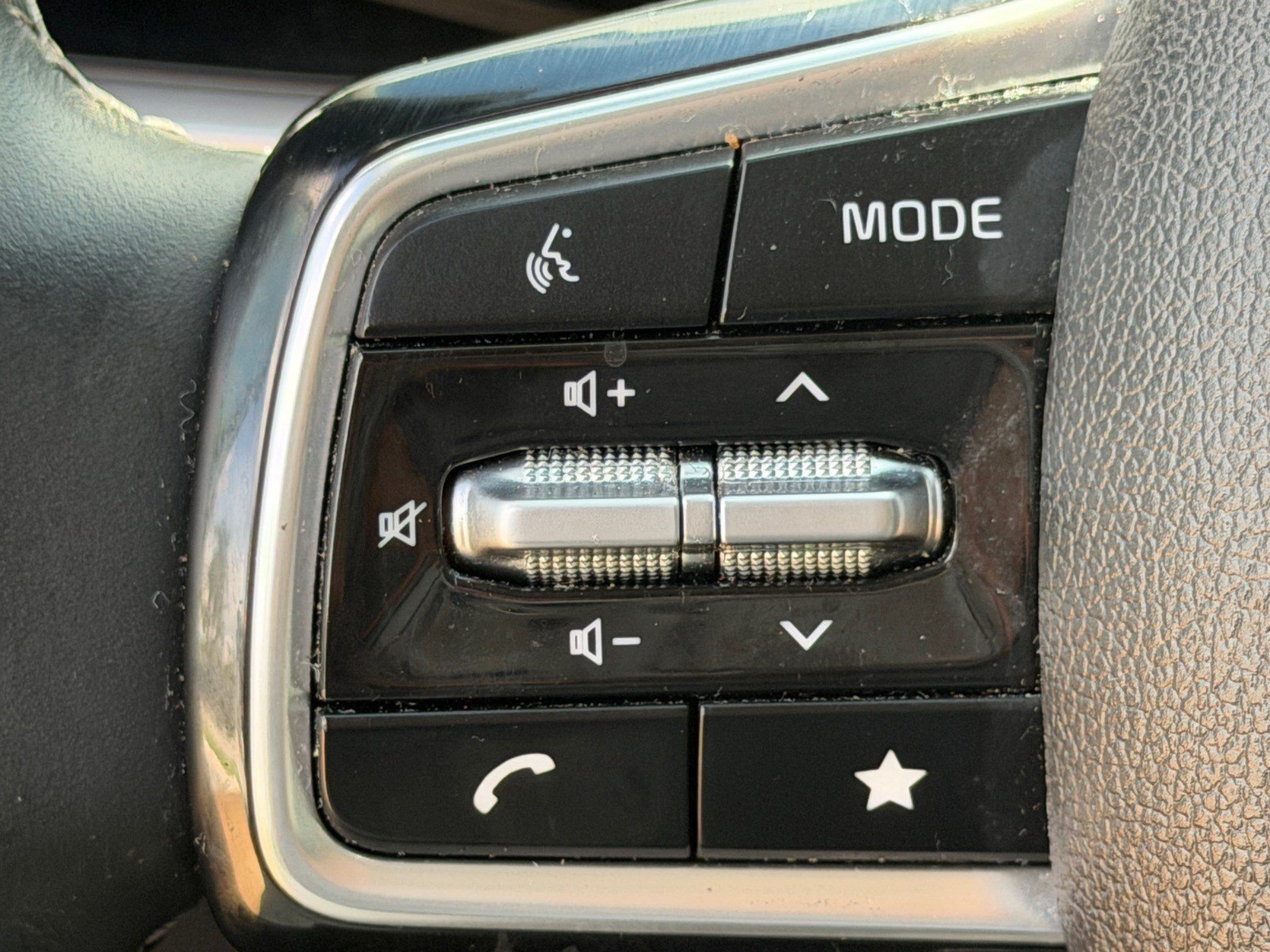 Certified 2025 Kia Sorento S w/ Panoramic Sunroof Package FWD image 33