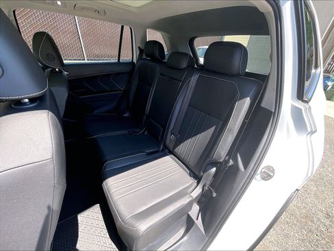 Certified 2022 Volkswagen Tiguan SE w/ Panoramic Sunroof Package AWD/4WD image 25