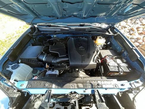 Used 2019 Toyota Tacoma TRD Off-Road w/ TRD Premium Off Road Package AWD/4WD image 32