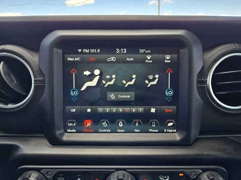 Used 2023 Jeep Wrangler Unlimited Sahara w/ Cold Weather Group AWD/4WD image 21