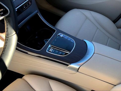 Used 2022 Mercedes-Benz GLC 300 4MATIC image 16