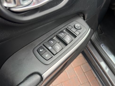 Used 2020 Jeep Cherokee Limited AWD/4WD image 15