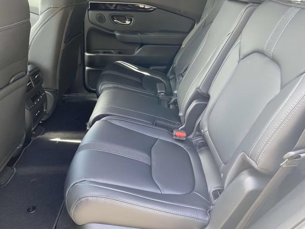 New 2025 Honda Pilot EX-L image 10