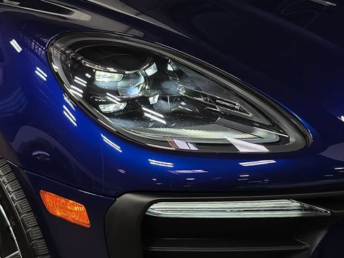 Certified 2024 Porsche Macan w/ Premium Plus Package AWD/4WD image 12
