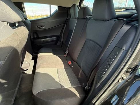 Used 2022 Toyota C-HR XLE image 26