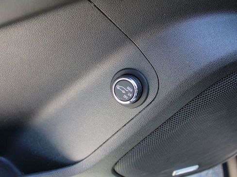 Used 2018 GMC Acadia SLT w/ LPO, Floor Liner Package FWD image 29