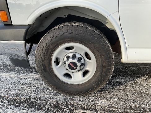 Used 2017 GMC Savana 2500 image 9