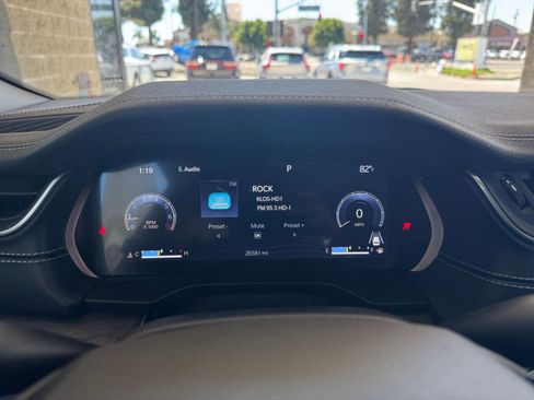 Used 2024 Jeep Grand Cherokee Limited image 40