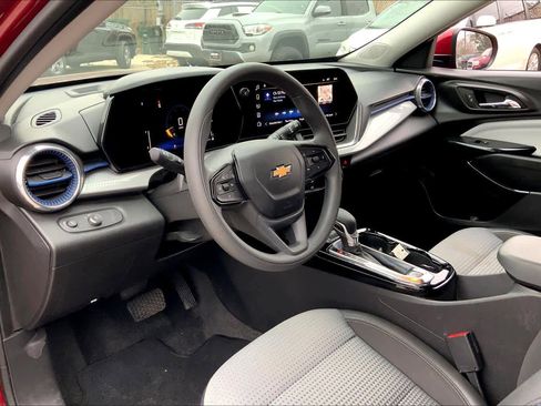 Used 2025 Chevrolet Trax LT image 16