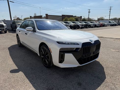 Used 2023 BMW 740i w/ Executive Package RWD image 9