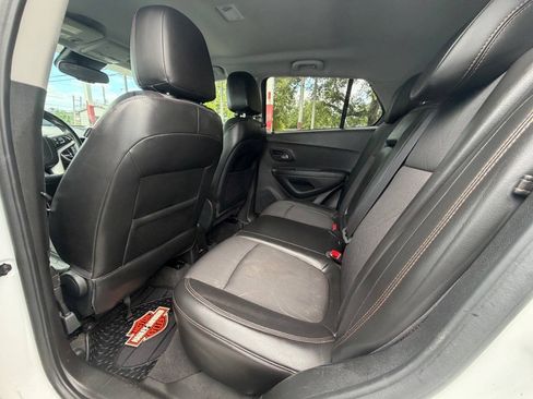 Used 2017 Chevrolet Trax LT w/ LT Convenience Package FWD image 17