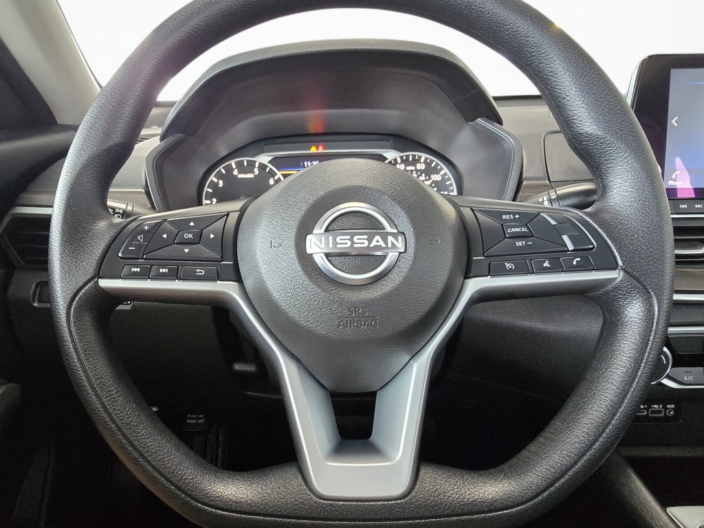Used 2025 Nissan Altima 2.5 SV FWD image 21
