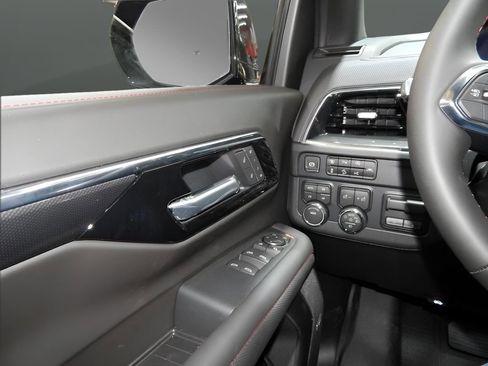 Used 2026 Chevrolet Suburban RST w/ Comfort Package AWD/4WD image 15