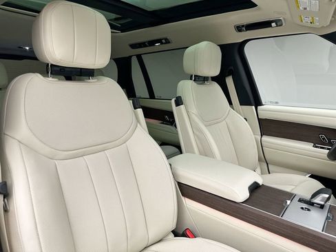 New 2026 Land Rover Range Rover Long Wheelbase SE AWD/4WD image 14