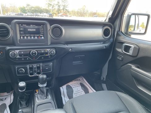 Used 2023 Jeep Gladiator Willys image 24