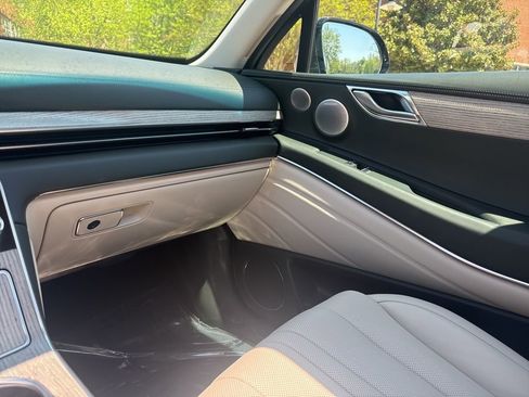 Certified 2025 Genesis GV80 2.5T Advanced AWD/4WD image 25