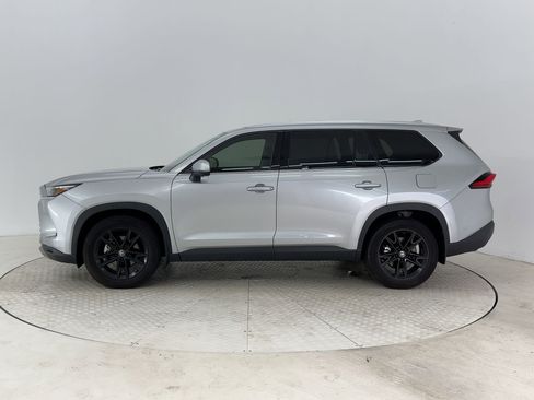 Used 2024 Toyota Grand Highlander Platinum image 2