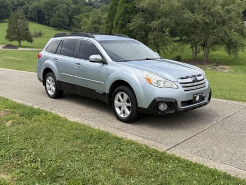 Used 2013 Subaru Outback 2.5i Premium w/ All-Weather Pkg AWD/4WD image 11