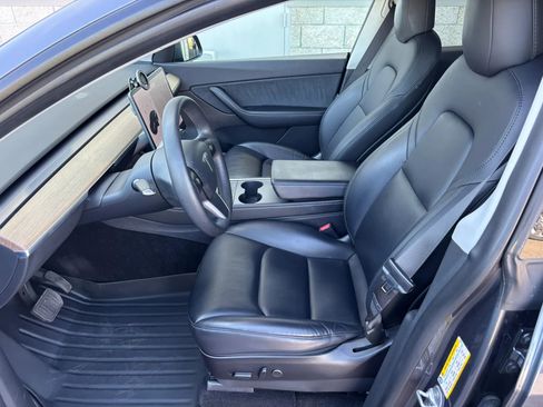 Used 2021 Tesla Model Y Long Range image 10