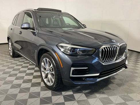 Used 2022 BMW X5 xDrive40i w/ Premium Package AWD/4WD image 3