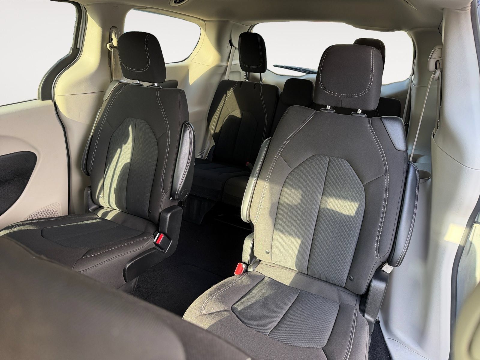 Used 2023 Chrysler Voyager LX FWD image 13