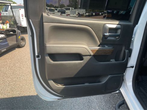 Used 2019 GMC Sierra 2500 Denali w/ Duramax Plus Package AWD/4WD image 18