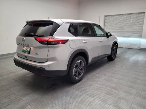 Used 2024 Nissan Rogue SV image 9