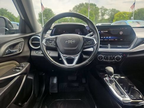 Used 2024 Chevrolet Trax ACTIV w/ Sunroof Package FWD image 14