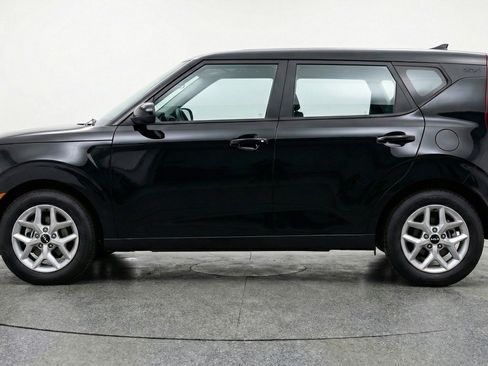 Used 2025 Kia Soul LX w/ LX Technology Package image 5