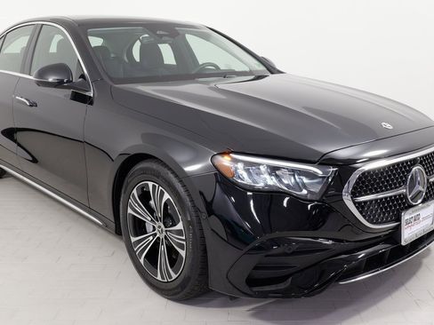 Used 2025 Mercedes-Benz E 350 4MATIC Sedan image 8