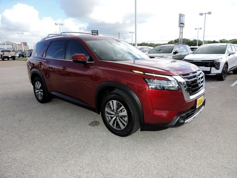 Used 2023 Nissan Pathfinder SL FWD image 3