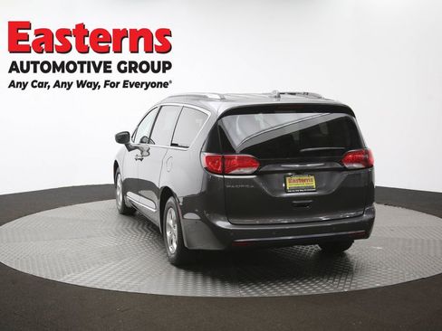 Used 2017 Chrysler Pacifica Touring-L Plus w/ Advanced Safetytec Group FWD image 37