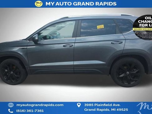 Used 2023 Volkswagen Taos SE w/ Panoramic Sunroof Package AWD/4WD image 41