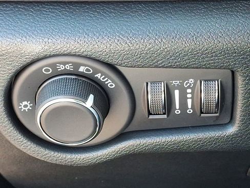 New 2026 Chrysler Voyager LX FWD image 19