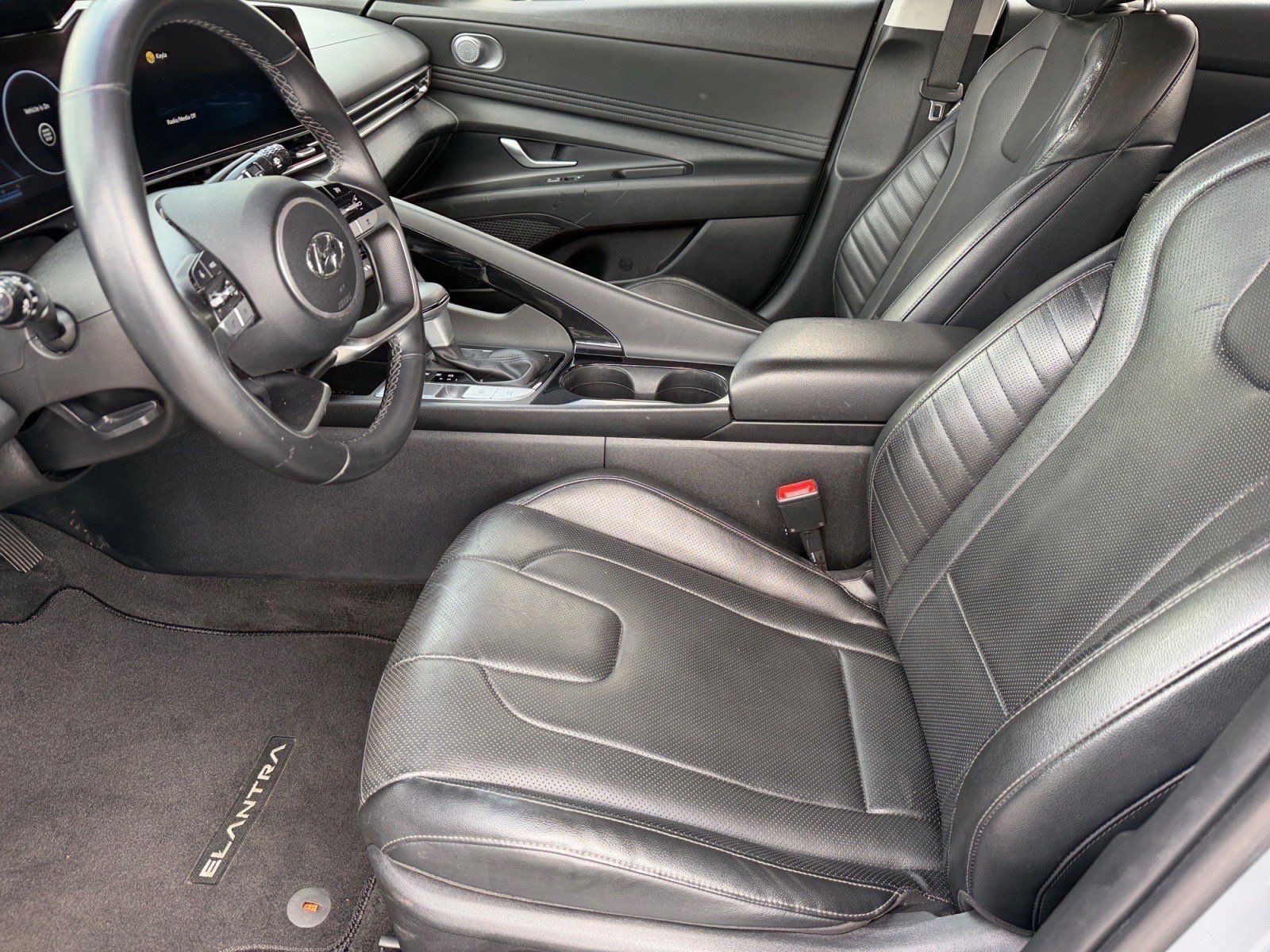 Used 2022 Hyundai Elantra Limited FWD image 10