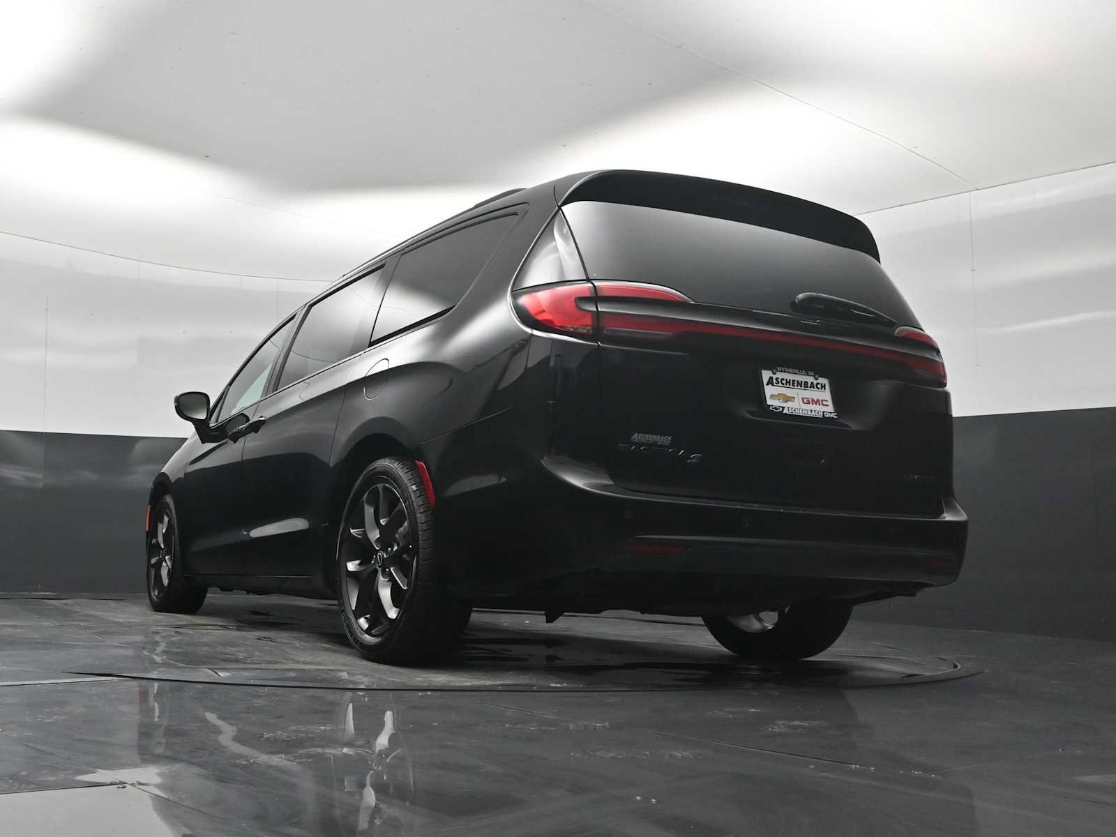 Used 2025 Chrysler Pacifica Limited FWD image 22