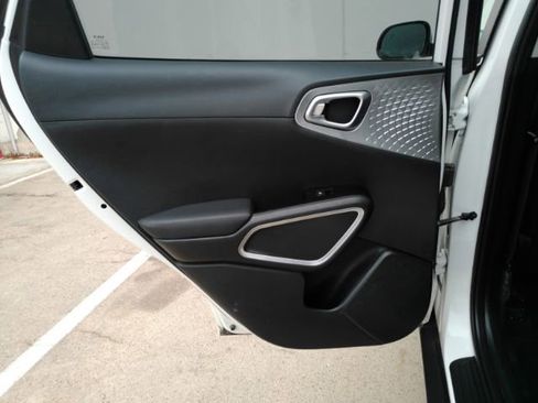 Used 2023 Kia Soul LX w/ Option Group 015 image 16