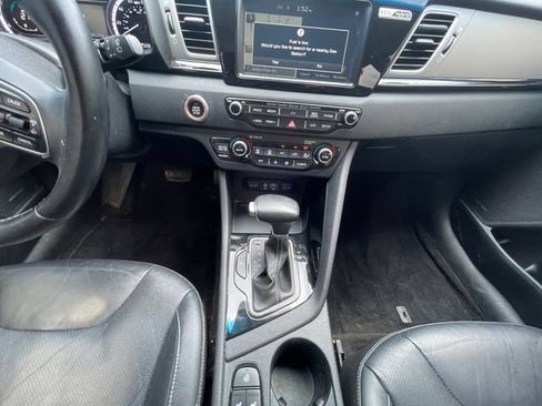 Used 2017 Kia Niro Touring FWD image 11