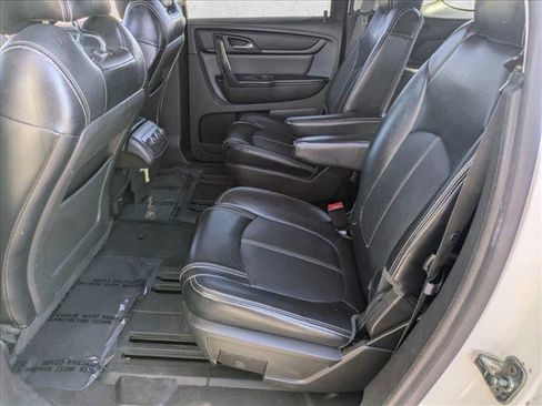 Used 2014 GMC Acadia SLE image 16