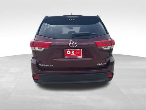 Used 2019 Toyota Highlander XLE AWD/4WD image 8