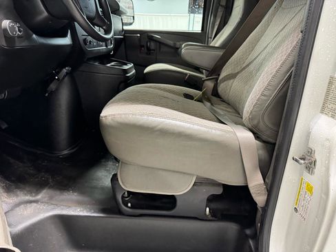 Used 2018 Chevrolet Express 3500 image 11