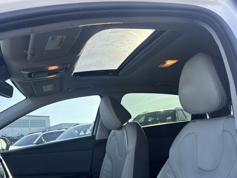 Used 2021 Hyundai Elantra Limited image 24