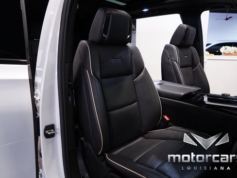 Used 2023 Cadillac Escalade Sport w/ LPO, ONYX Package AWD/4WD image 31