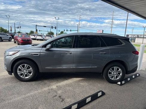 Used 2018 Buick Enclave Essence FWD image 3