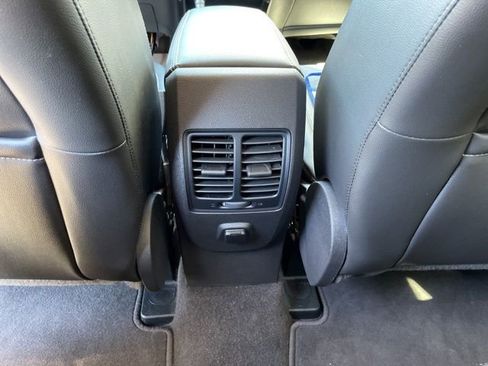 Used 2018 Ford Escape SE w/ SE Sport Appearance Package image 25