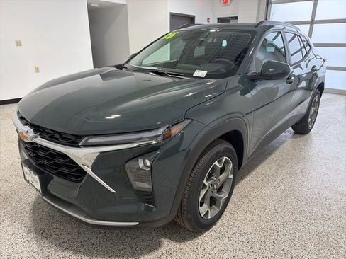 New 2026 Chevrolet Trax LT w/ Sunroof Package image 7