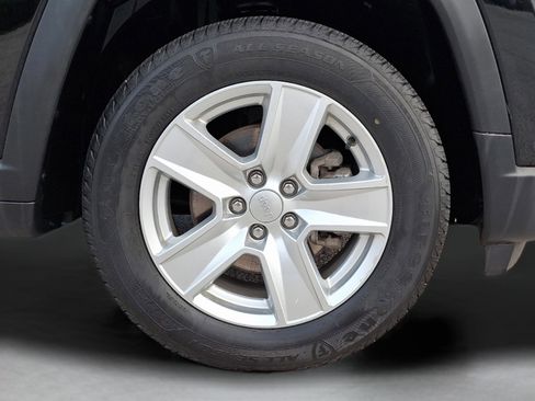 Certified 2022 Jeep Compass Latitude w/ Convenience Group image 8