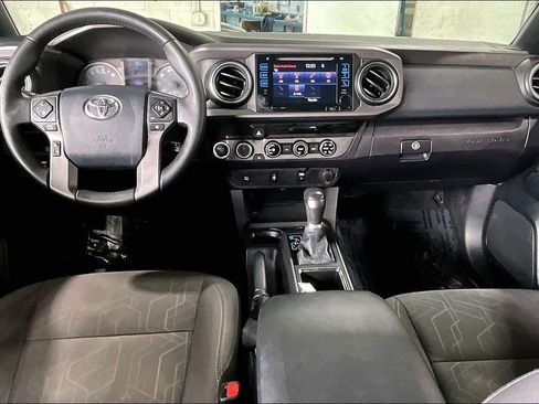 Used 2016 Toyota Tacoma TRD Off-Road w/ Towing Package image 20