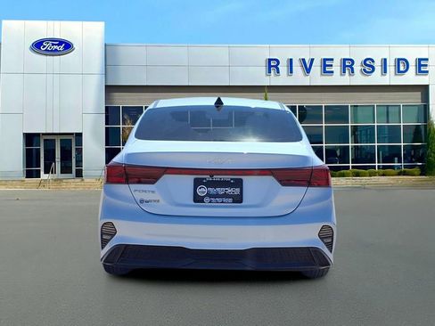 Used 2023 Kia Forte LXS w/ LXS Technology Package image 5